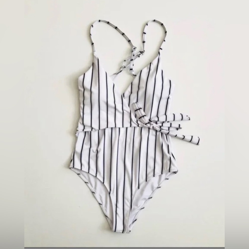 NWOT - CupShe striped one piece swimsuit szL
